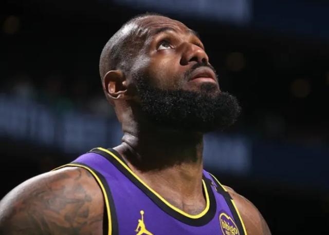 伤缺五周起步?詹姆斯:这次让我想到2018年的重伤